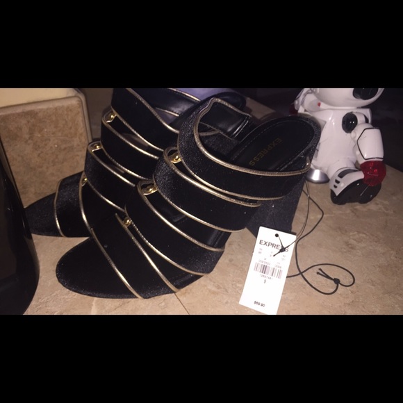 Express high heels - Picture 4 of 4